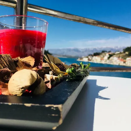 Seaside * Novigrad (Dalmatia)
